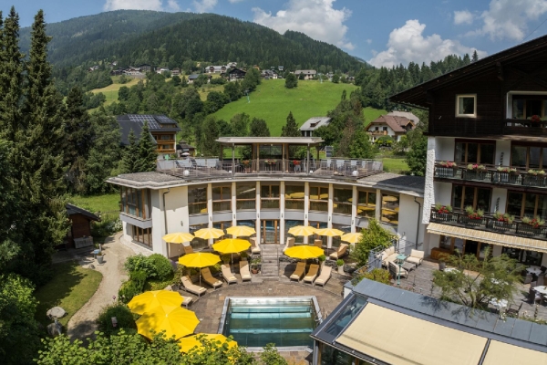Hotel Exterior © Gert Perauer
