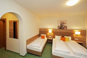 Double with 2 possible extra beds Room Annemarie 